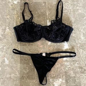 Vintage Victoria’s Secret Black Lace Bow Sheer 36C Thong M